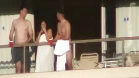 أثناء الحمل من صدره  ...