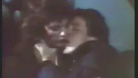 هذه العاهرة تبدو سود ...